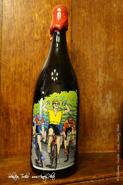 Bouteille de Vin de Savoie à l'effigie du Tour de France © Sébastien TORCHIO, www.Annecy.Photo